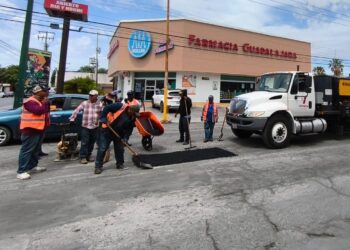 Llega bacheo a las colonias Nacozari, Del Periodista y Las Palmas.