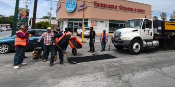 Llega bacheo a las colonias Nacozari, Del Periodista y Las Palmas.