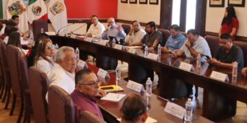 Sesiona Mesa de Ordenamiento Territorial en Victoria.