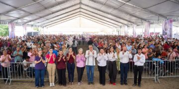 Américo y María celebran a las madres y llevan brigada de servicios a Abasolo