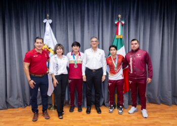 Recibe gobernador a históricos campeones  tamaulipecos