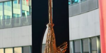 Recibe gobierno de Victoria premio Escoba de Oro 2026 en España.