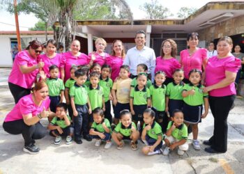 Inicia Municipio construcción de techumbre en Jardín de Niños.