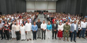 Distingue Ayuntamiento a niños y maestros de excelencia con la medalla Guadalupe Victoria.