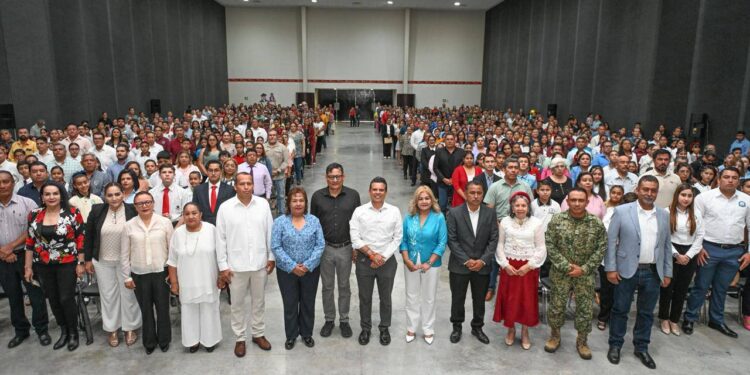 Distingue Ayuntamiento a niños y maestros de excelencia con la medalla Guadalupe Victoria.
