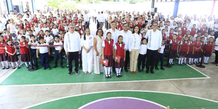Trabajamos para que haya mejores escuelas y más oportunidades para todas y  todos: Américo