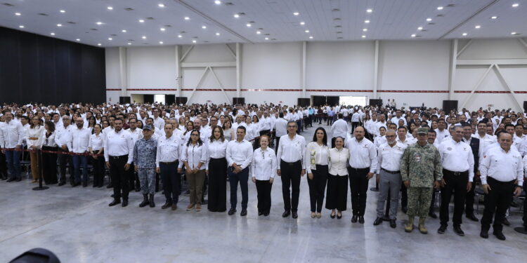 Entrega Américo Villarreal vehículos y  maquinaria por 125.2 mdp