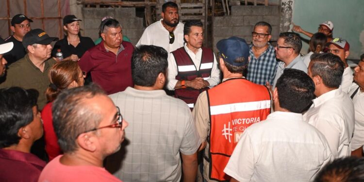 Alcalde Lalo Gattás inicia recorridos vespertinos en colonias para estar más cerca de la gente.