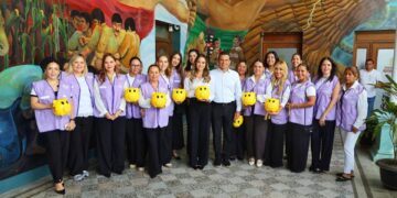 Presidenta del DIF Victoria Lucy de Gattás pone en marcha boteo Teletón 2026.