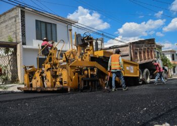 Refuerza Municipio pavimentación y rehabilitación de calles en Victoria.