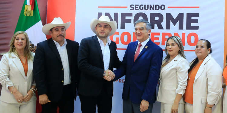 Anuncia Américo rehabilitación de carretera  ejidal en Padilla