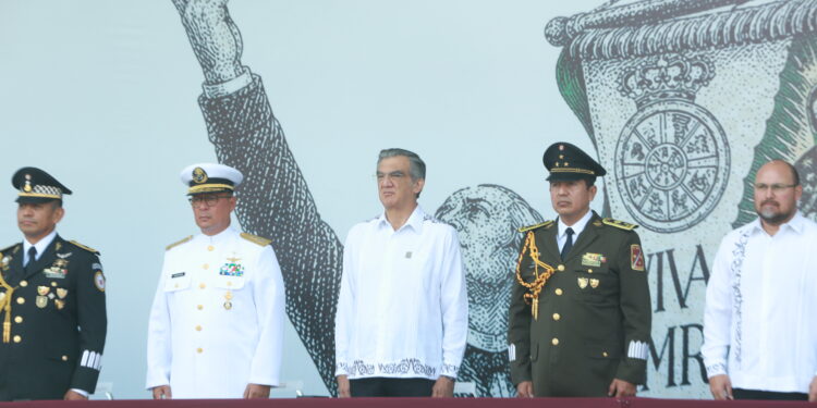 Américo preside desfile cívico-militar por el 216 aniversario de la Independencia de México