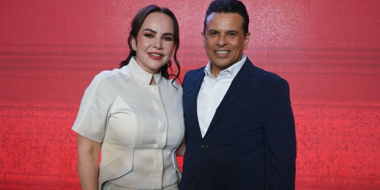 Asiste Lalo Gattás a Segundo Informe de Carmen Lilia Canturosas.