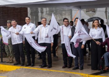 Fortalece SET escuelas públicas con  mobiliario y equipos