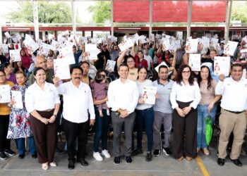 Preside el alcalde Lalo Gattás asamblea informativa de beca Rita Cetina.