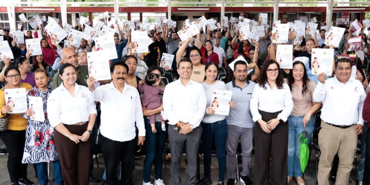 Preside el alcalde Lalo Gattás asamblea informativa de beca Rita Cetina.