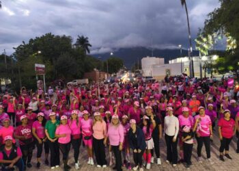 Con mega zumbatón promueve gobierno de Victoria prevención contra el cáncer de mama.